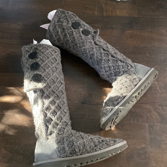 Uggs grey knitted size 7 no box - Picture 3 of 8